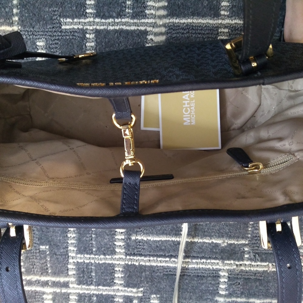sold mk tote - Picture 2 of 6